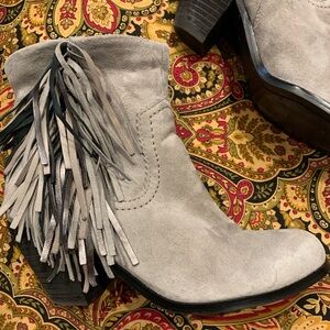 Sam Edelman Light Grey Suede Fringe Booties Size 6